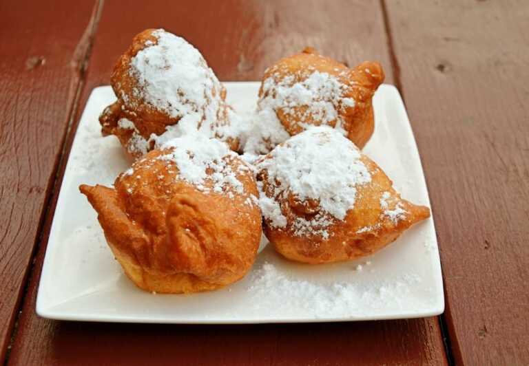 What are some popular Beninese dishes made with local ingredients?