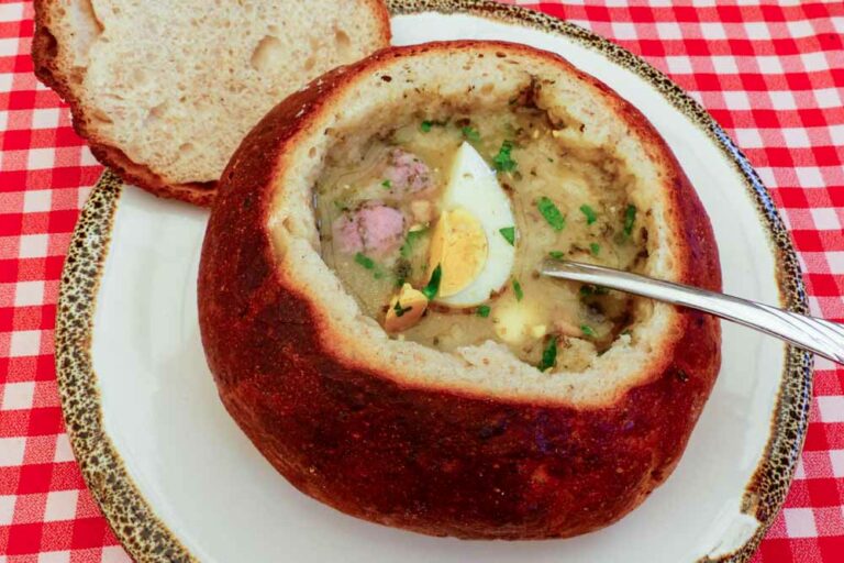 How is Belarusian cuisine influenced by neighboring countries?