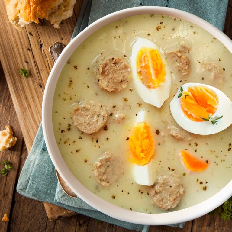 What are some common ingredients in Polish soups and stews?