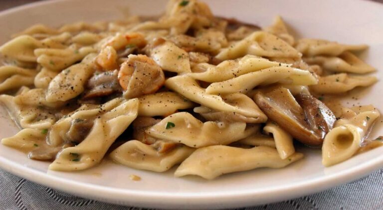 Can you recommend some must-try Croatian street foods?