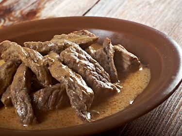 Are there any popular meat dishes in Russian cuisine?