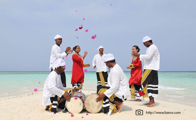 Can you find any influences from the Maldives’ history or cultural exchanges with other nations in the cuisine?