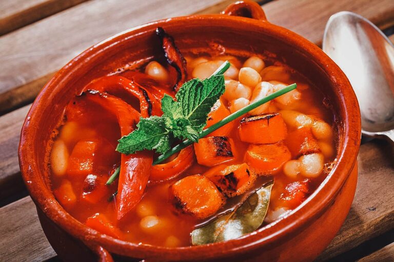 Are there any specific etiquette or customs associated with Bulgarian dining?