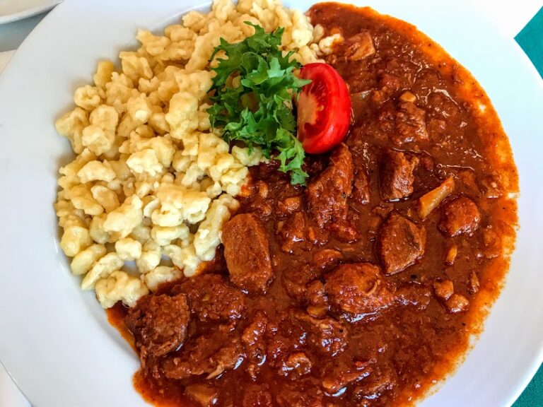What are some popular street foods in Hungary?