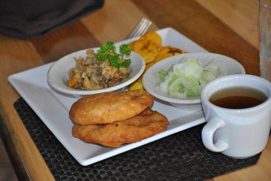What are the typical breakfast options in Saint Lucia?