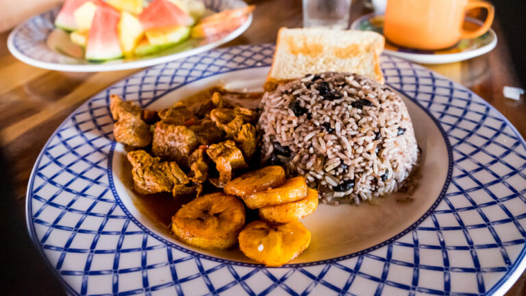 Are there any popular Costa Rican street food festivals or events?