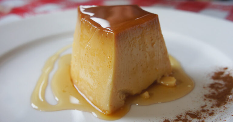 Can you recommend some popular Peruvian desserts?