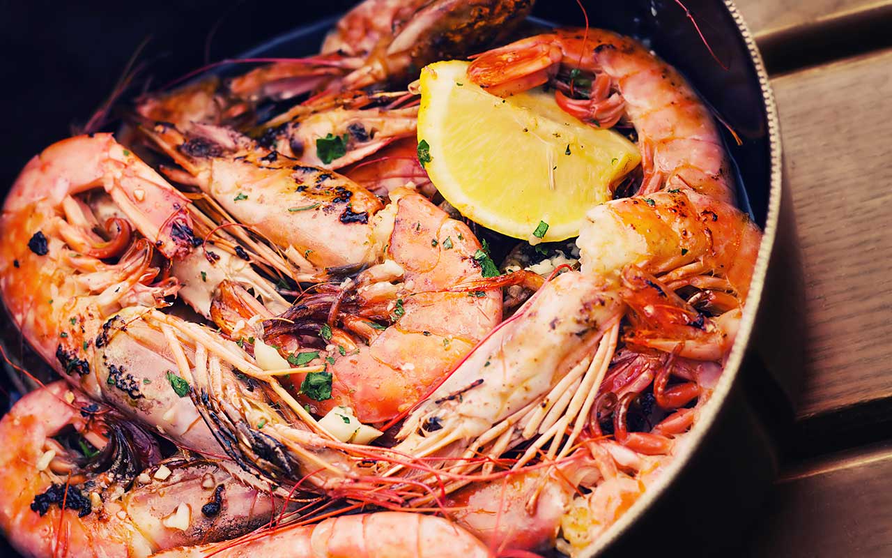 Are there any street food markets or areas in Croatia that are worth visiting?