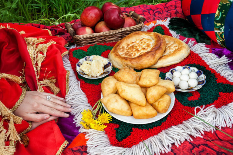 What are some popular street foods in Kazakhstan?