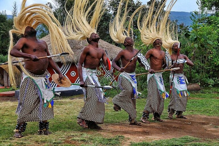 Can you tell me about the influences on Rwandan cuisine from neighboring countries and cultural traditions?