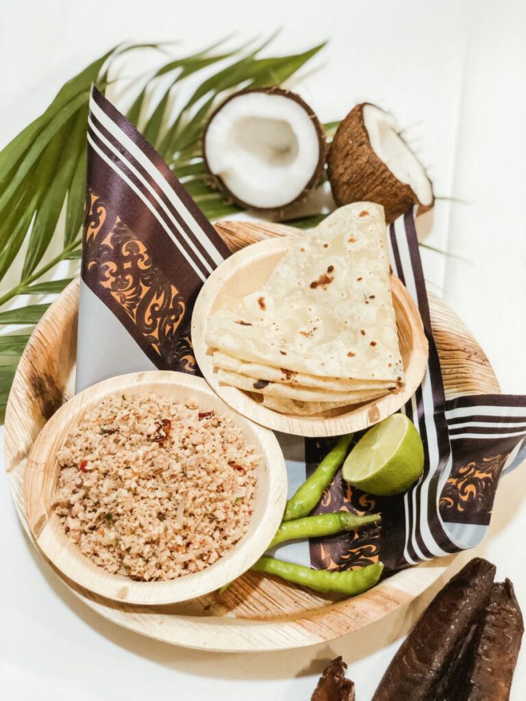 Can you recommend some must-try dishes for someone visiting the Maldives?