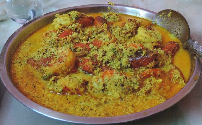 Are there any traditional bread varieties in Bangladeshi cuisine?
