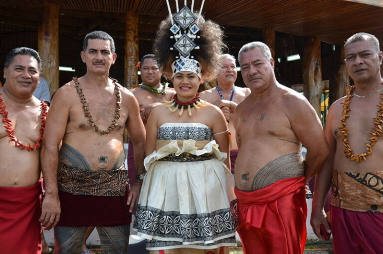 Are there any unique dining customs or etiquette in Samoa?