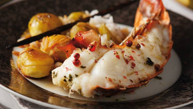 Can you explain the use of coconut in Comorian dishes?