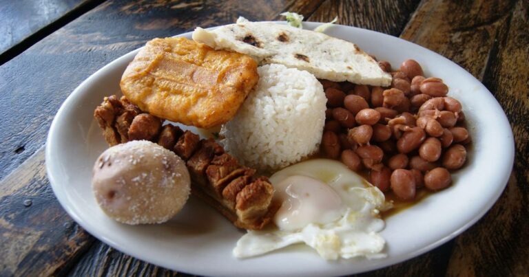 Are there any unique beverages or drinks in Colombian cuisine?