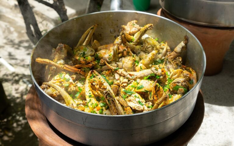 Are there any popular seafood dishes in Saint Lucian cuisine?