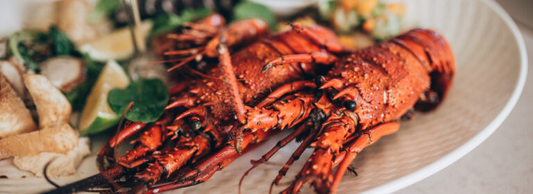 Are there any popular seafood dishes in Samoan cuisine?