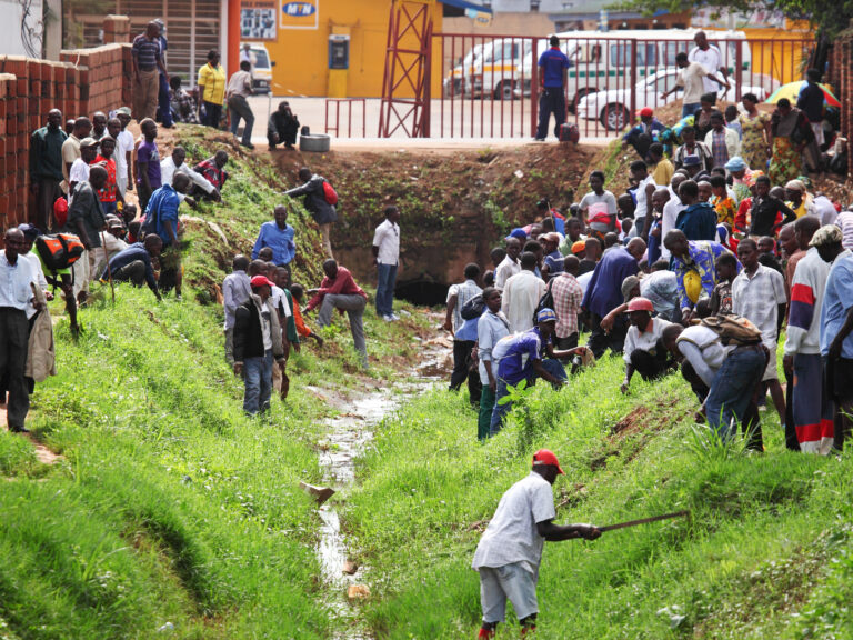 How has Rwanda’s history and agricultural practices influenced Rwandan cuisine?