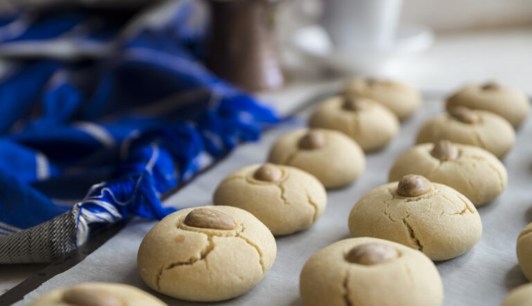 What are some traditional snacks or appetizers in Libyan cuisine?