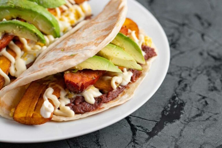 What is a typical Honduran breakfast like?