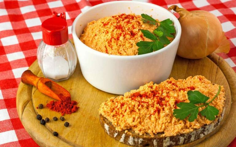 Can you find any Jewish influences in Hungarian cuisine?