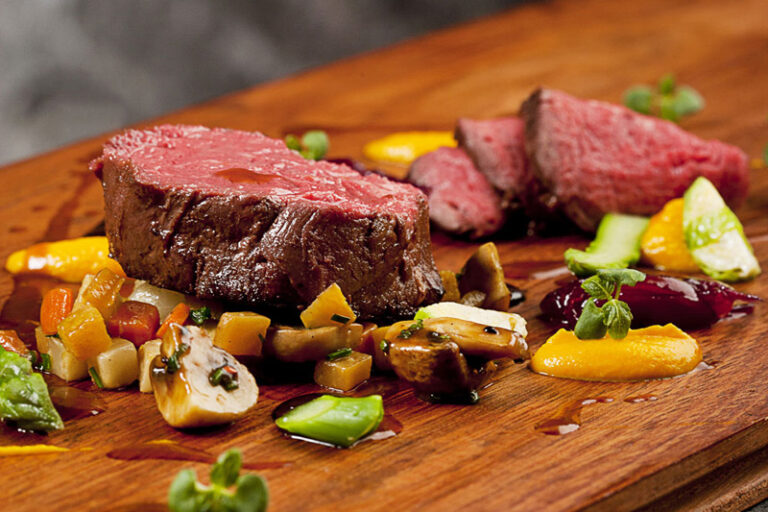 How does Icelandic cuisine differ between regions?
