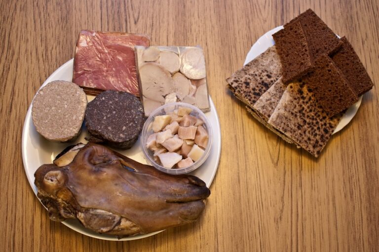 Are there any unique ingredients or flavors in Icelandic cuisine?