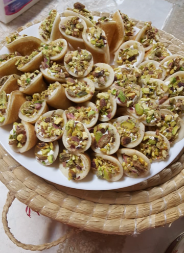 What are some traditional snacks or appetizers in Jordanian cuisine?