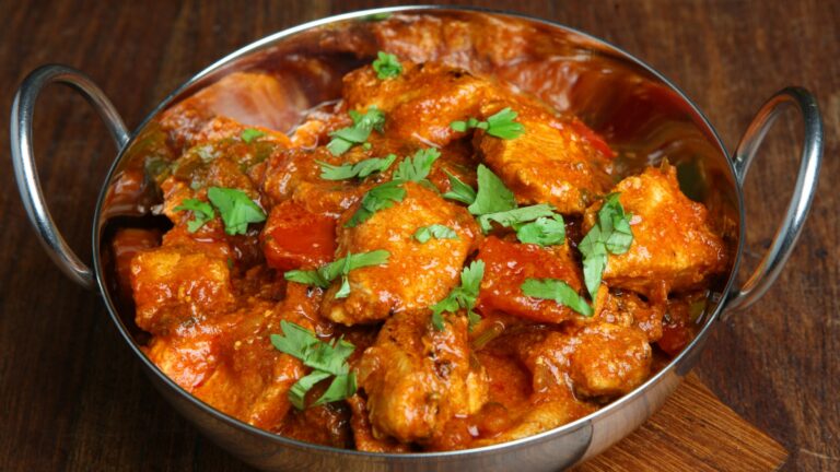 What are some traditional snacks or appetizers in Indian cuisine?