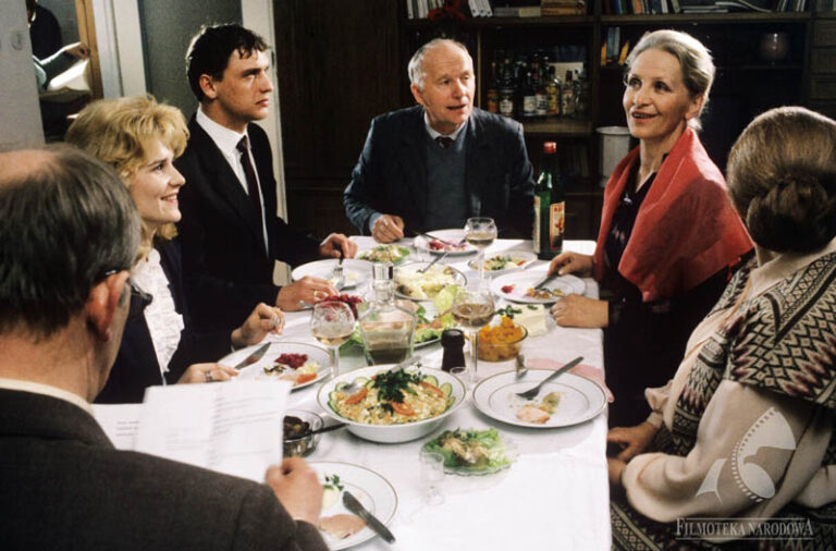 Are there any unique dining customs or etiquette in Poland?
