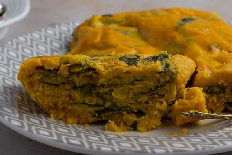 How does Cameroonian cuisine differ across the different regions?