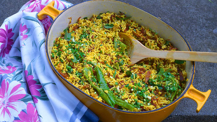 What are some popular dishes in Mauritius?