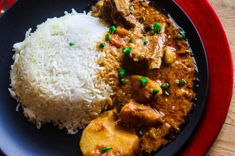 Are there any traditional bread varieties in Burkina Faso cuisine?