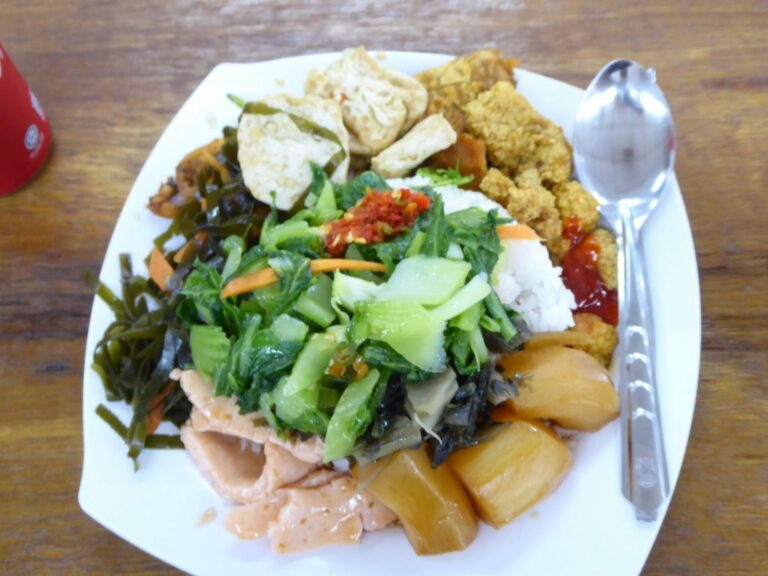 What are some vegetarian options in Malaysian cuisine?