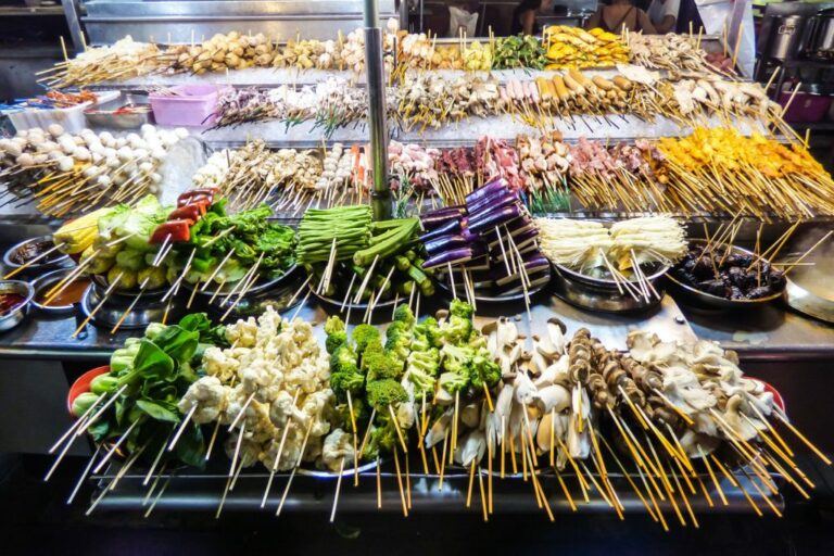 What are some popular street foods in Malaysia?