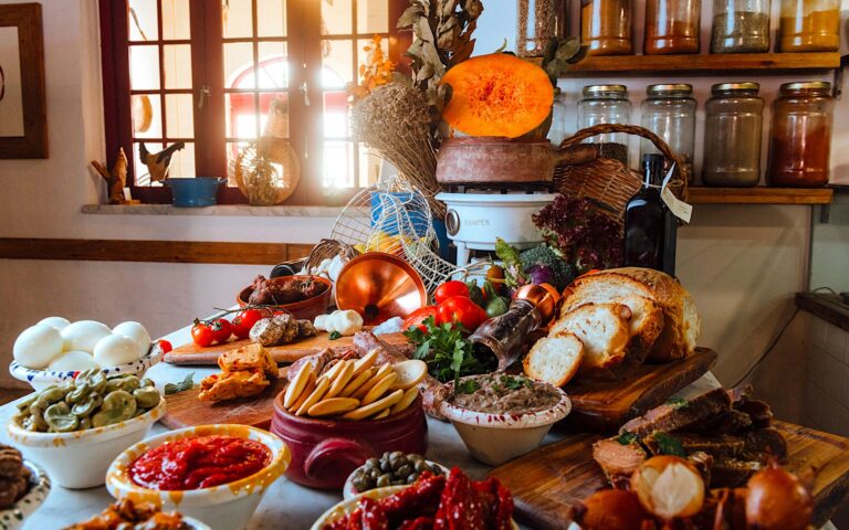 What are some popular dishes in Maltese cuisine?