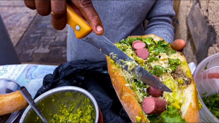 Are there any specific etiquette or customs associated with Beninese dining?