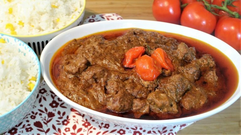 Can you recommend some typical dishes to try for a first-time visitor to Burkina Faso?