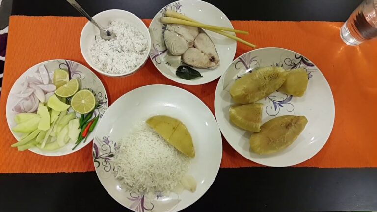 Can you find any influences from neighboring South Asian or Southeast Asian cuisines in Maldivian dishes?