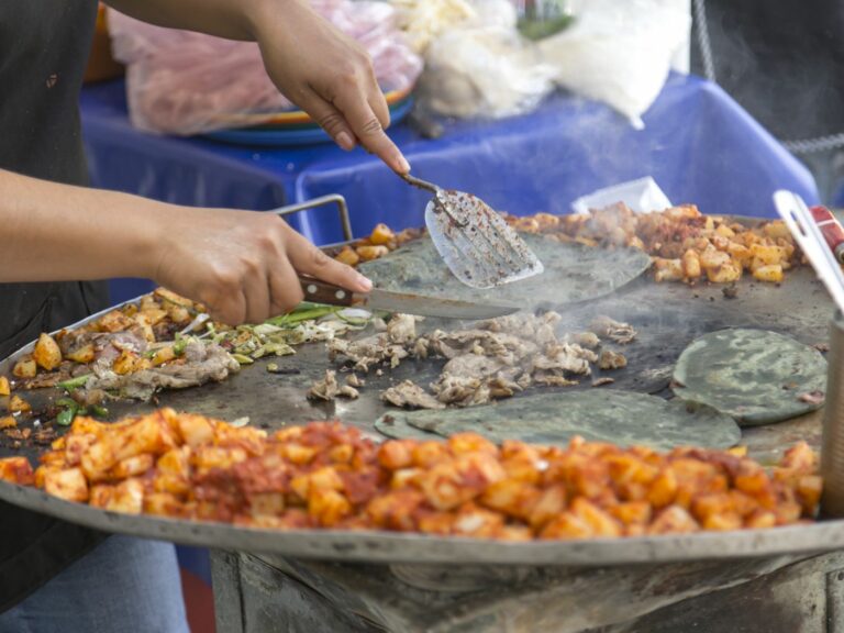 What are some popular street food options in Mexico?