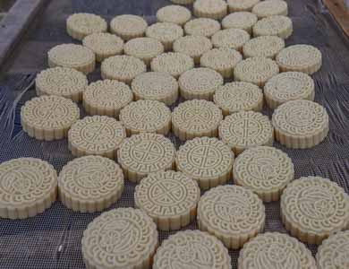 Can you recommend some traditional Mongolian snacks?