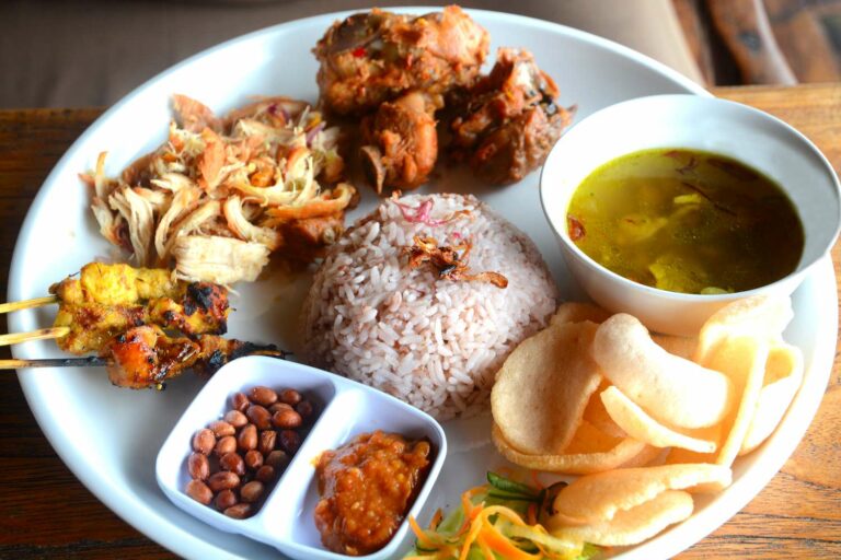 What are some condiments or sauces commonly used in Malaysian cooking?
