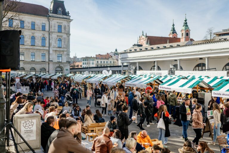 Can you recommend any famous food markets or food festivals in Slovenia?