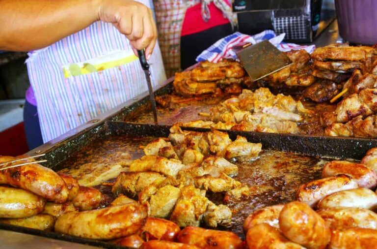 Can you tell me about the influence of indigenous cultures on Paraguayan street food?