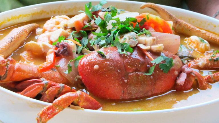 Are there any popular seafood dishes in Peruvian cuisine?
