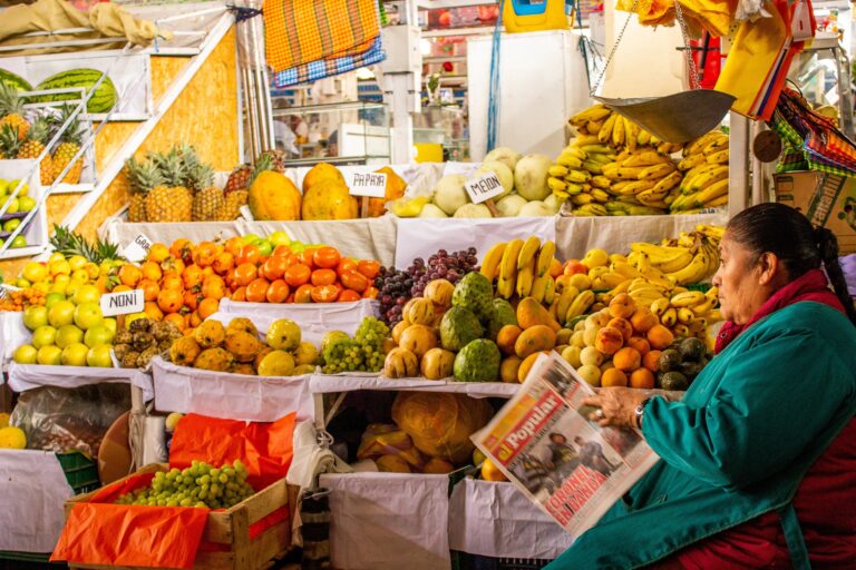Are there any food markets or festivals in Peru?