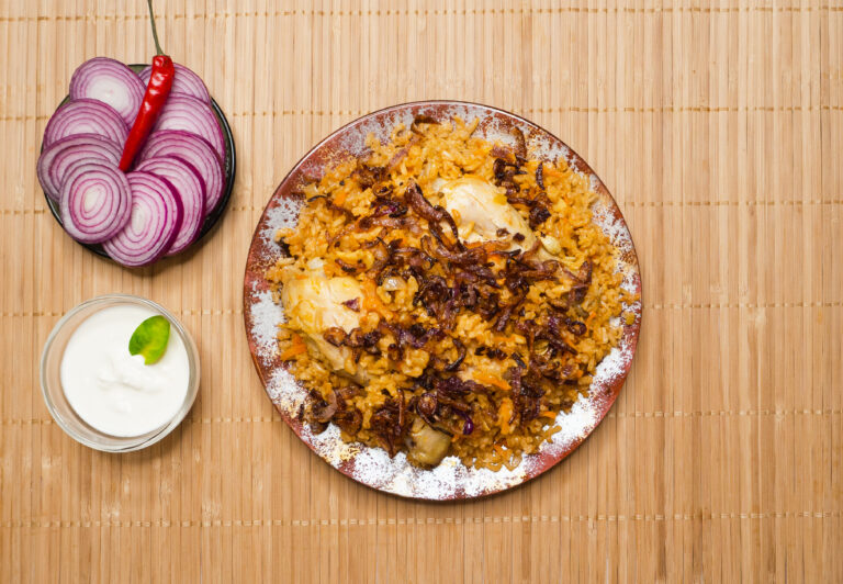 What is Qatari cuisine known for?