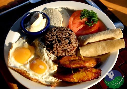 What is Costa Rican cuisine known for?