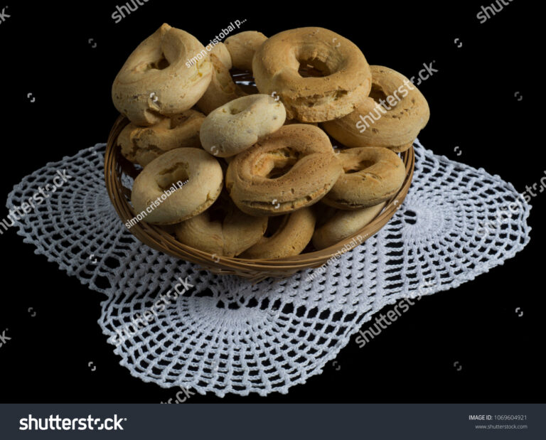 Can you recommend some traditional Paraguayan snacks?