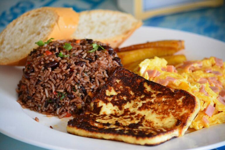 Are there any unique beverages or drinks in Costa Rican cuisine?